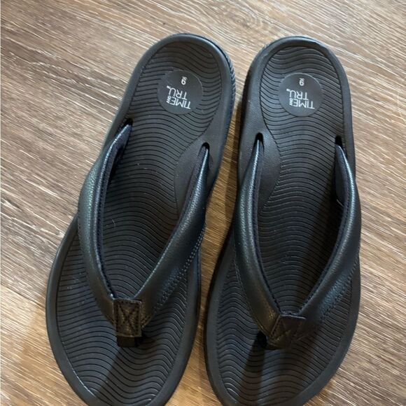New Time & Tru MemoryFoam  Black Flip Flops Sz 9 - Picture 3 of 4